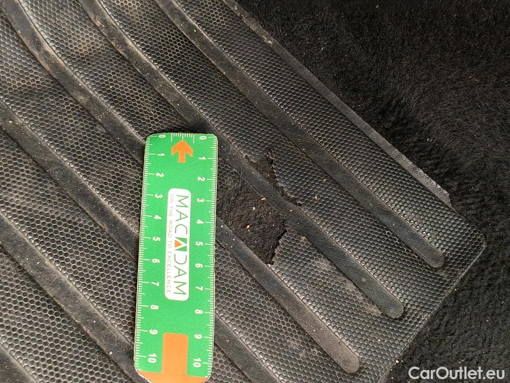 Citroen  C4  Berline Feel Pack 1.5 BlueHDI 130CV BVA8 E6d #6