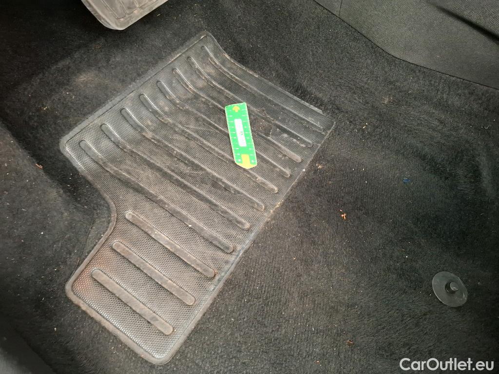 Citroen  C4  Berline Feel Pack 1.5 BlueHDI 130CV BVA8 E6d #5