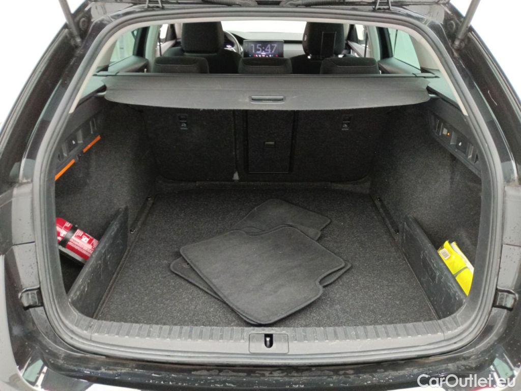 Skoda  Octavia Skoda  Combi 1.0 TSI eTec 81kW DSG7 Clever 5d #16