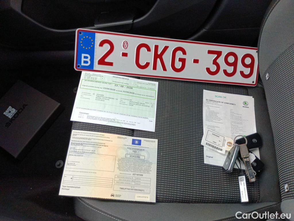 Skoda  Octavia Skoda  Combi 1.0 TSI eTec 81kW DSG7 Clever 5d #4