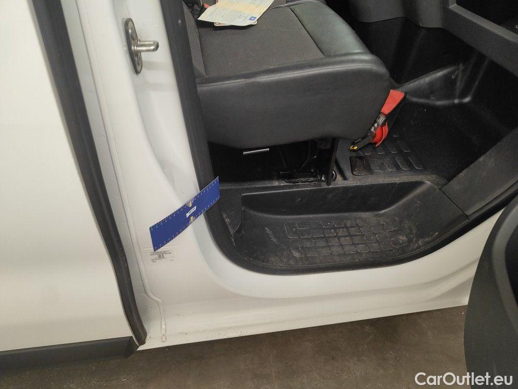 Opel  Vivaro Opel  2.0 Turbo 106kW L2H1 Auto 5d #44