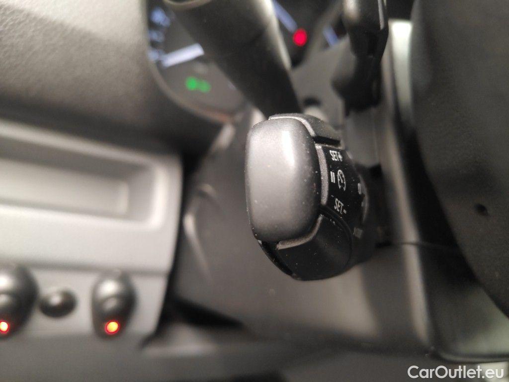 Opel  Vivaro Opel  2.0 Turbo 106kW L2H1 Auto 5d #26