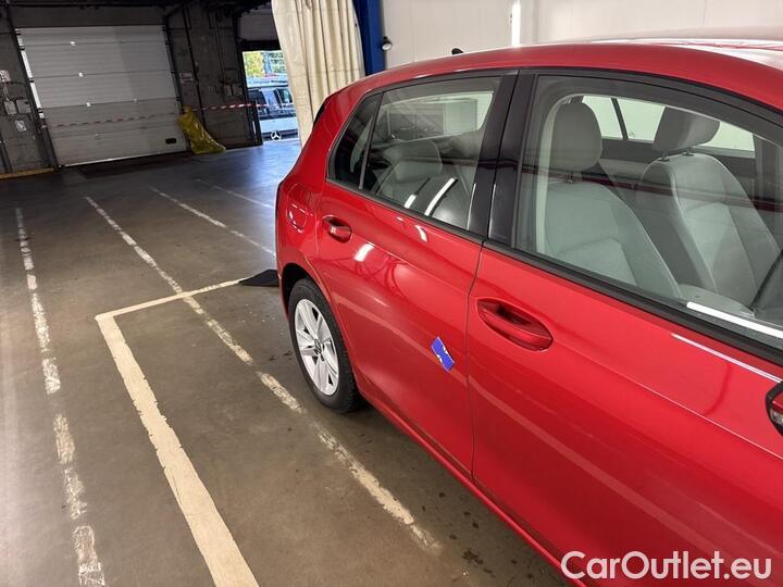 Volkswagen  Golf  VIII 2.0 TDI Life DSG 85kW/116pk  5D/P Auto-7 - CO2 onvolledig #41