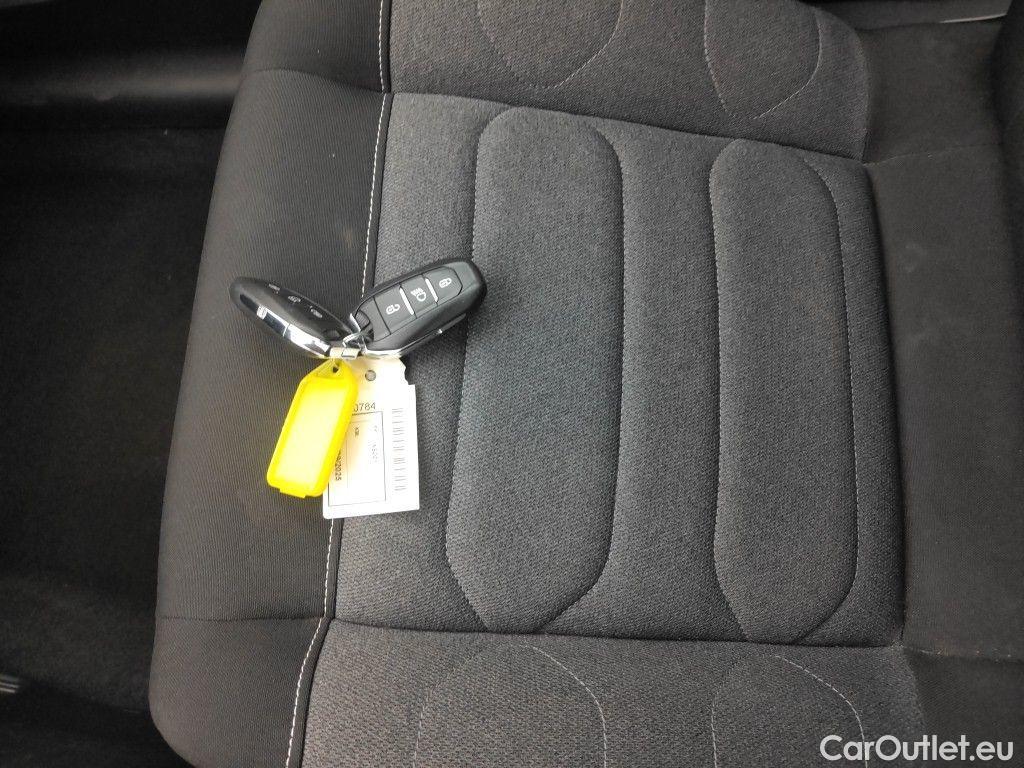 Citroen  C3 CITROEN  - 2020 1.2 PureTech 110 Shine S&S 5d Auto #4
