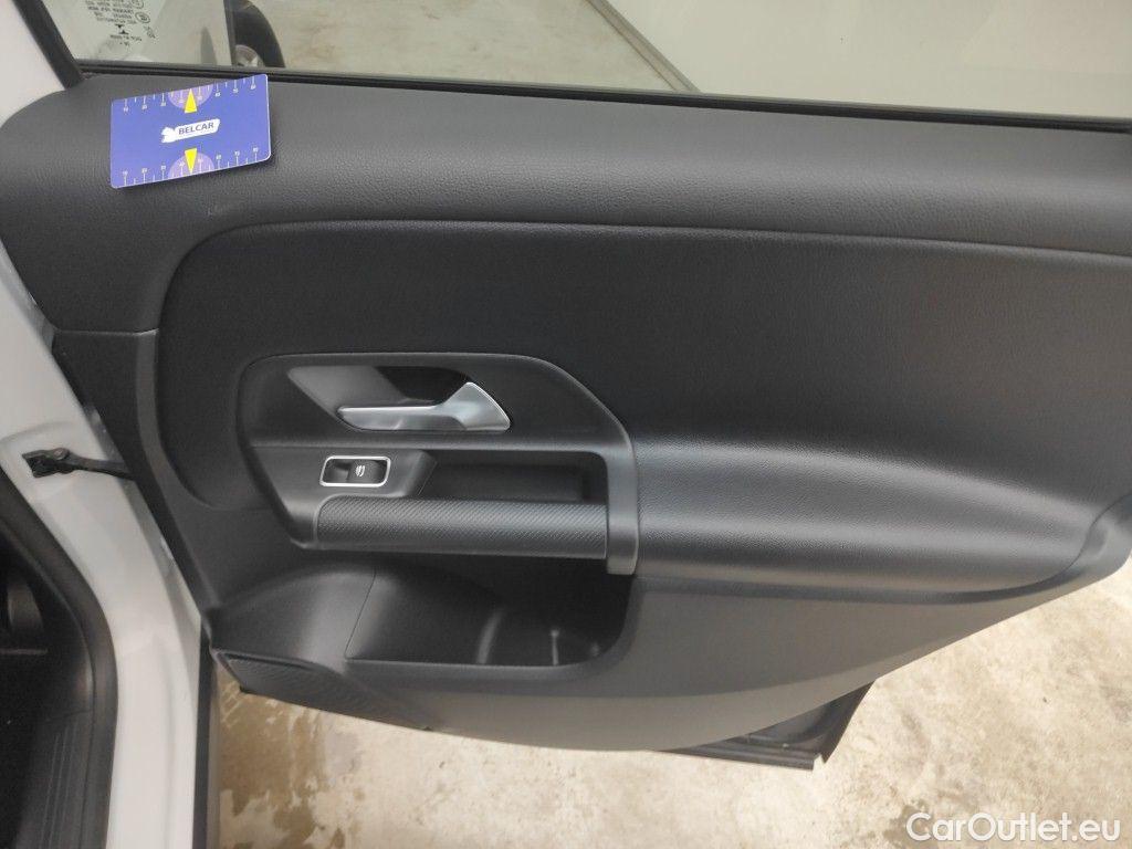 Mercedes  GLB Mercedes-Benz   200 d Business Solution 5d #68