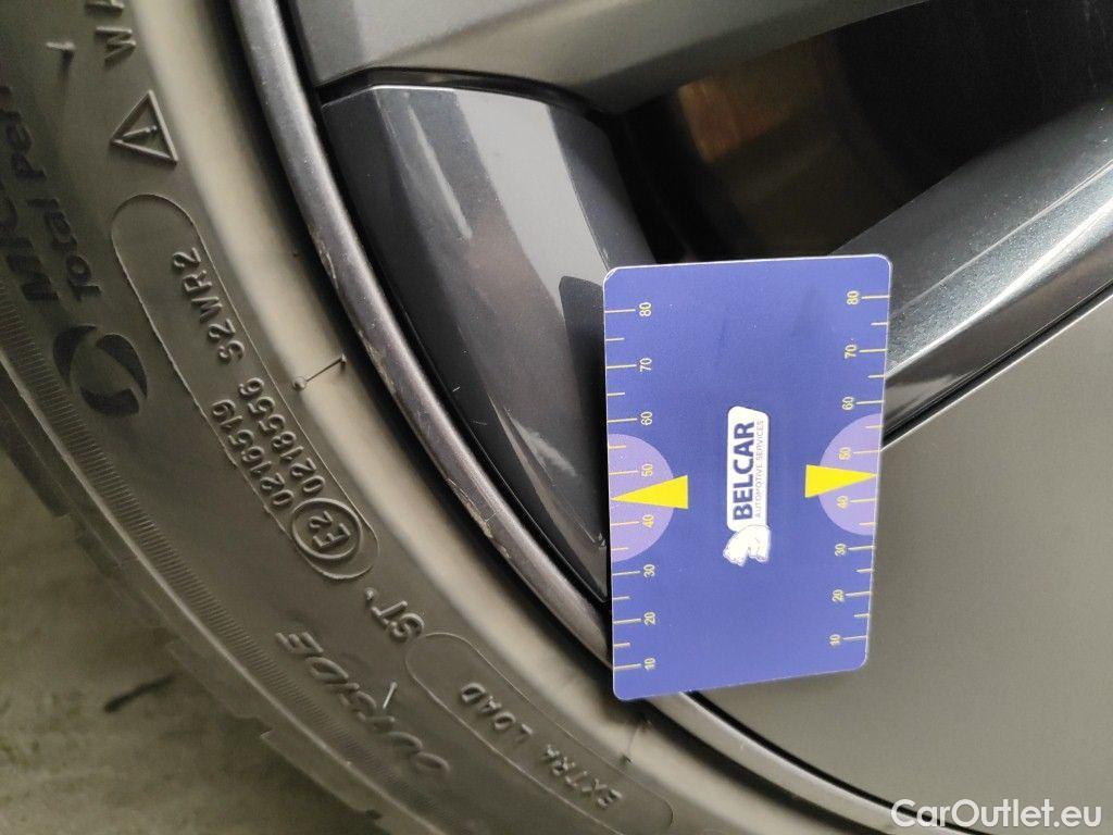 Tesla  Model 3 Tesla  Standard RWD Plus 4d #41