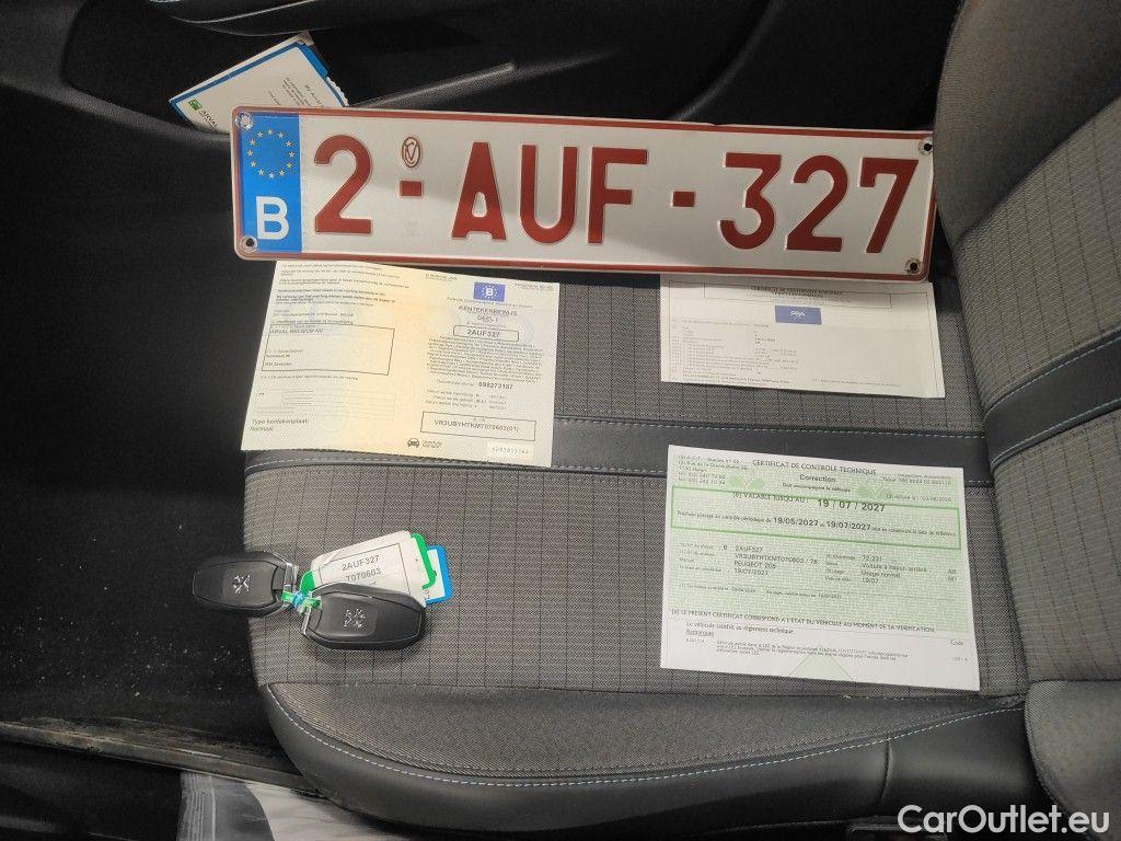 Peugeot  208 Peugeot  1.5 BlueHDi 100 MAN6 S&S Allure pack 5d #4