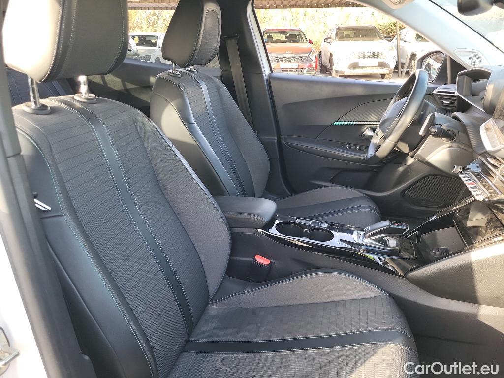 Peugeot  2008  Allure Pack 1.2 PureTech 130CV AT8 E6d #6