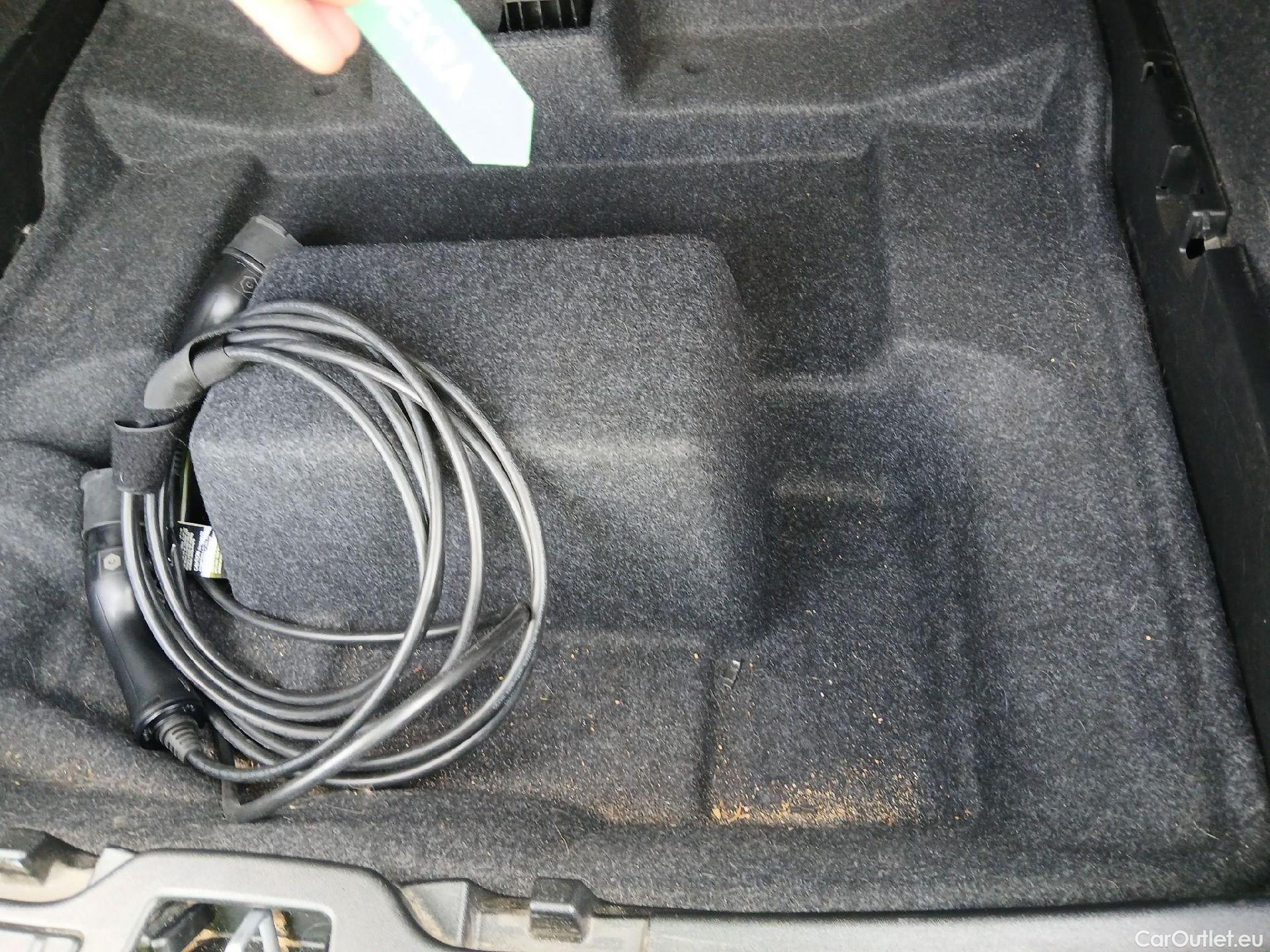  Volvo  XC 40 VOLVO XC40 / 2017 / 5P / todoterreno 1.5 T4 Twin Recharge Inscription Ex Auto #4