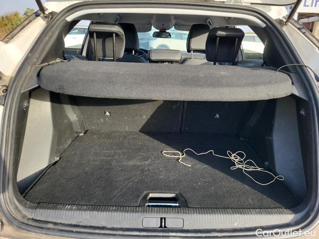 Peugeot  2008  Allure Pack 1.2 PureTech 130CV AT8 E6d #8