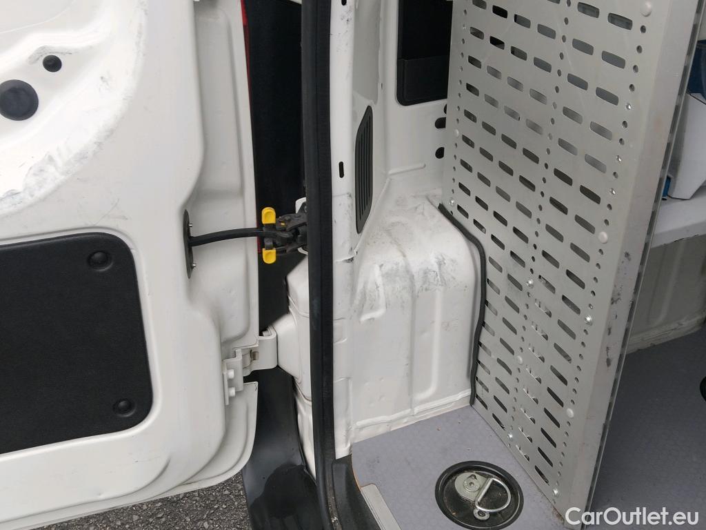  Fiat  Fiorino FIAT  / 2016 / 3P / furgón derivado de turismo Cargo Base 1.3 Mjet 59kW (80CV) E6 #47