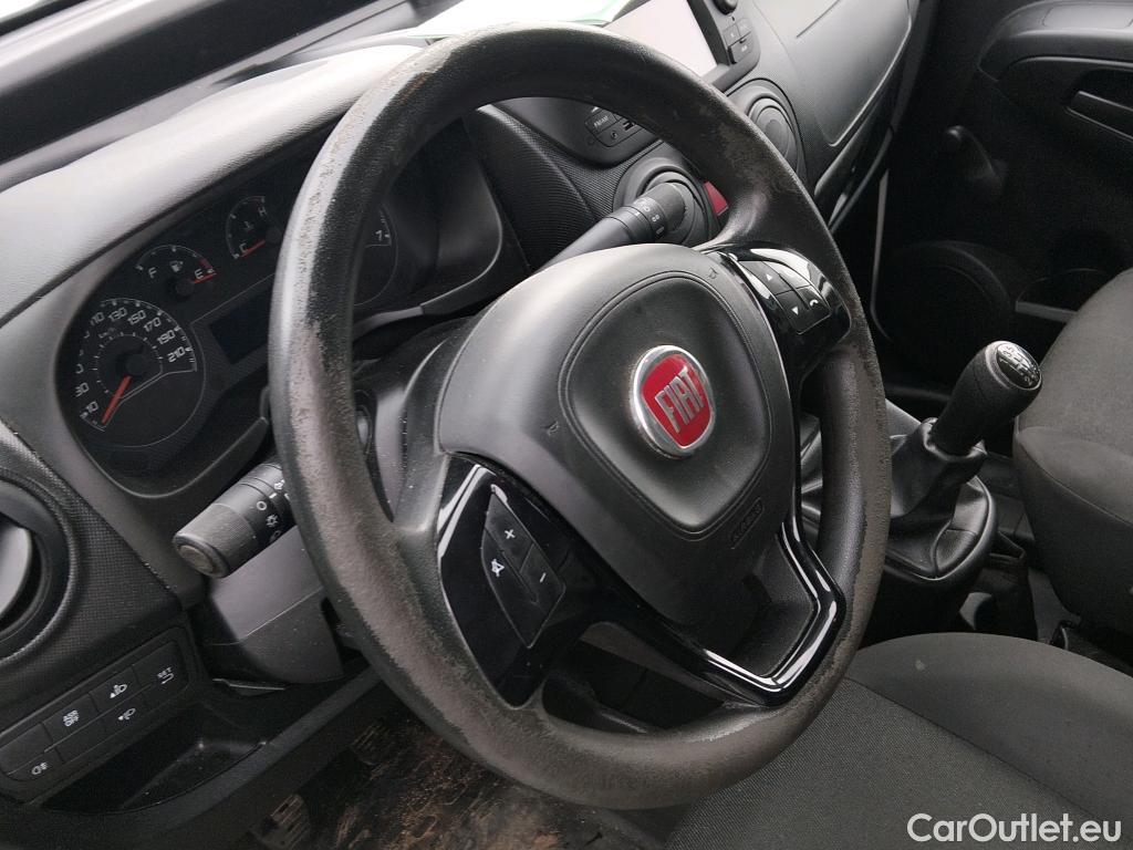  Fiat  Fiorino FIAT  / 2016 / 3P / furgón derivado de turismo Cargo Base 1.3 Mjet 59kW (80CV) E6 #31
