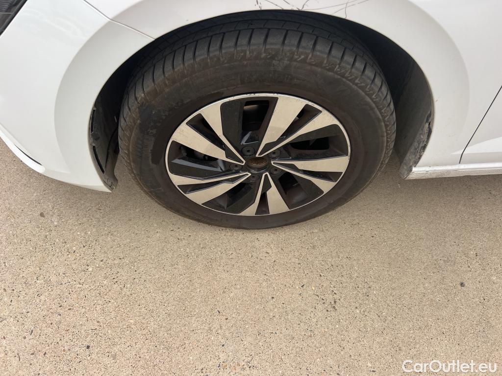  Volkswagen  Polo VOLKSWAGEN  / 2017 / 5P / berlina con portón Advance 1.0 TSI 70kW (95CV) #35
