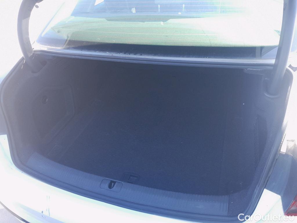 Audi  A4 AUDI  / 2019 / 4P / sedán Advanced 30 TDI 100kW (136CV) S tronic #8
