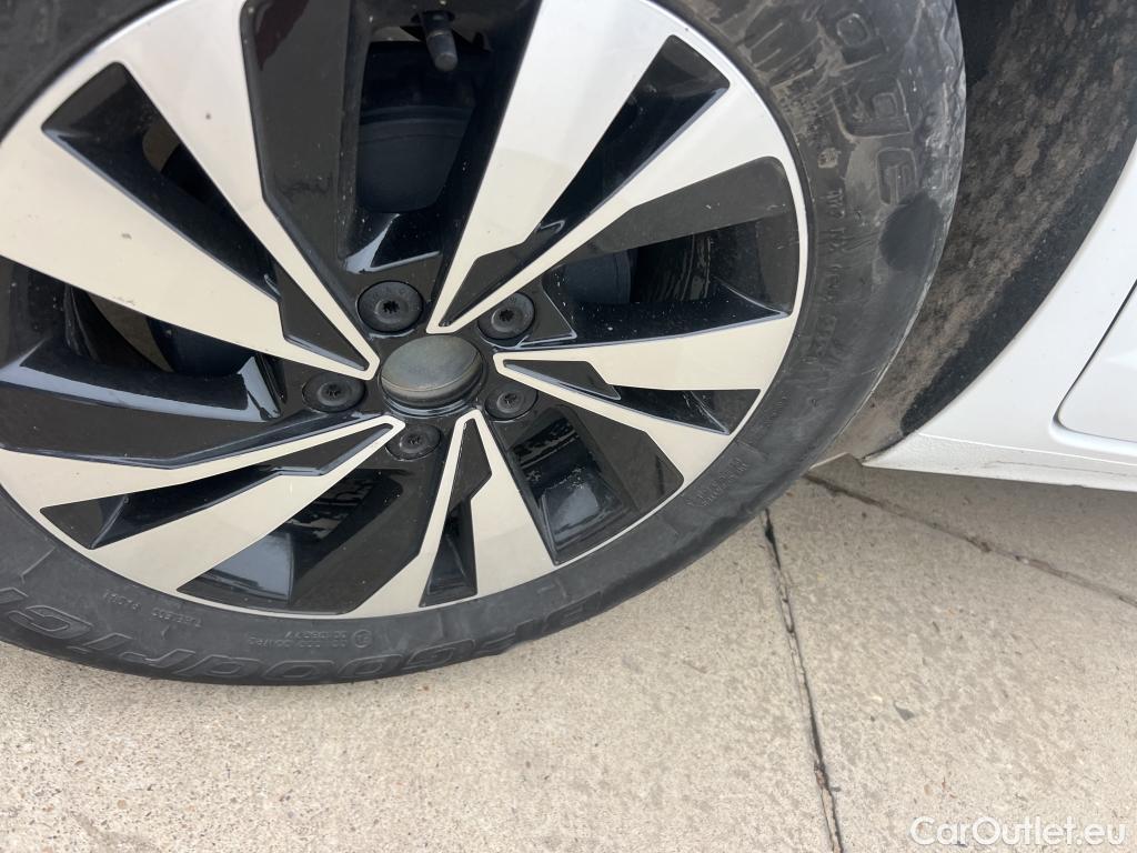  Volkswagen  Polo VOLKSWAGEN  / 2017 / 5P / berlina con portón Advance 1.0 TSI 70kW (95CV) #40