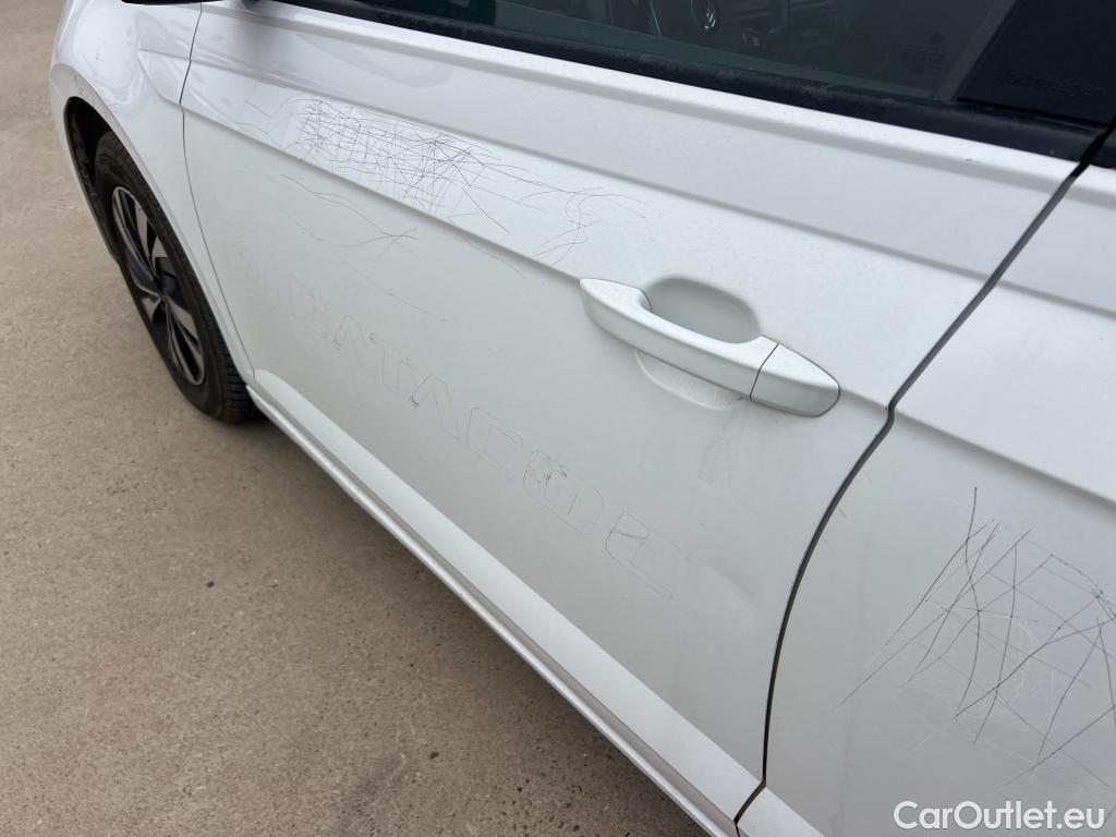  Volkswagen  Polo VOLKSWAGEN  / 2017 / 5P / berlina con portón Advance 1.0 TSI 70kW (95CV) #5