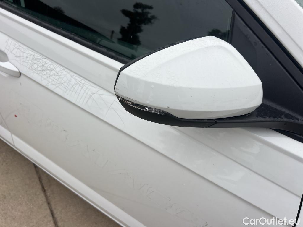  Volkswagen  Polo VOLKSWAGEN  / 2017 / 5P / berlina con portón Advance 1.0 TSI 70kW (95CV) #31