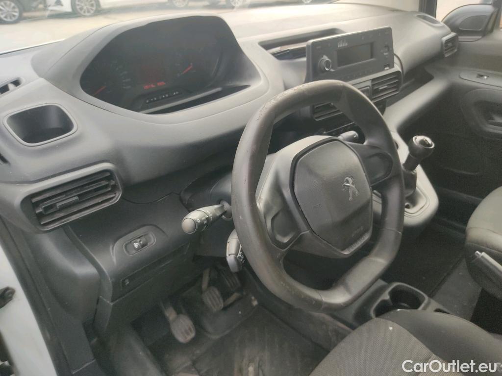 Peugeot  Partner PEUGEOT  / 2018 / 3P / furgón derivado de turismo Pro Standard 600kg BlueHDi 73kW (AC) #50