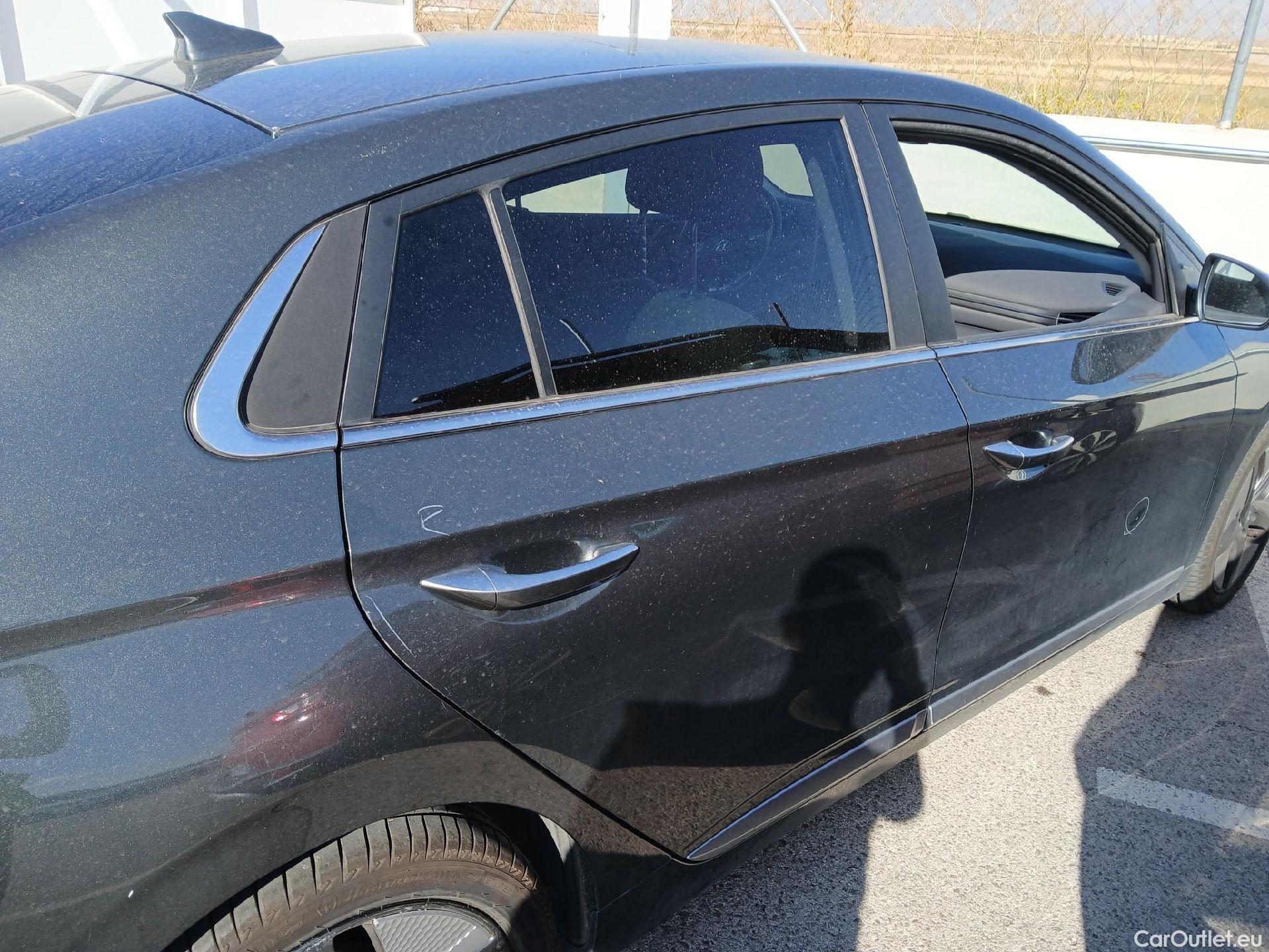 Hyundai   Ioniq HYUNDAI / 2019 / 5P / berlina con portón 1.6 GDI HEV Tecno DCT #26