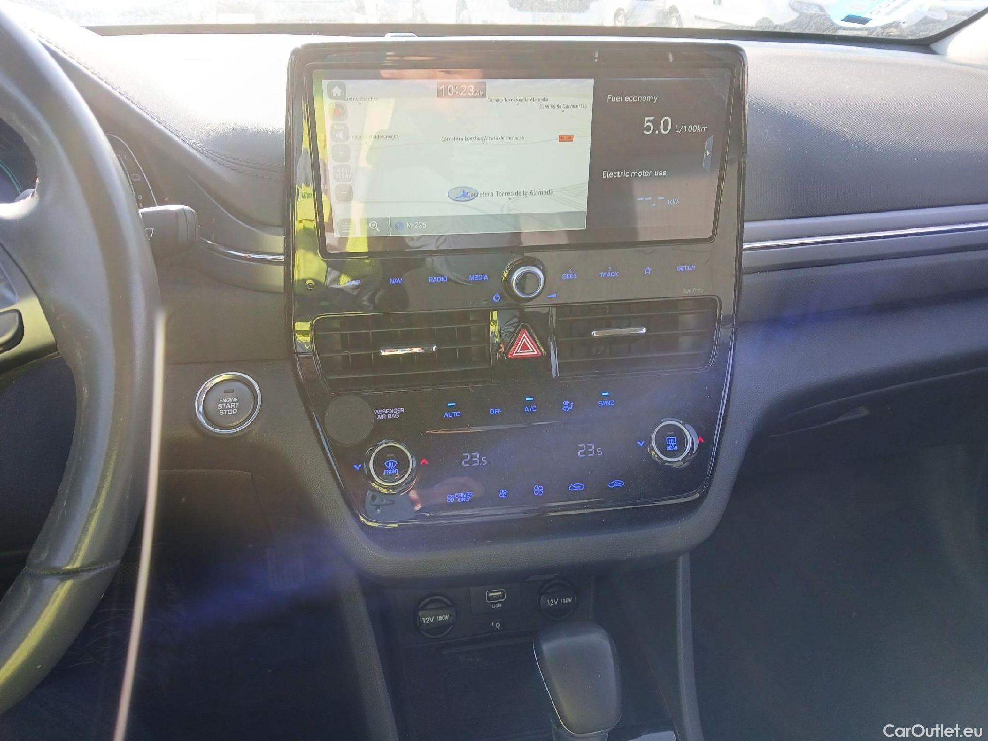 Hyundai   Ioniq HYUNDAI / 2019 / 5P / berlina con portón 1.6 GDI HEV Tecno DCT #11