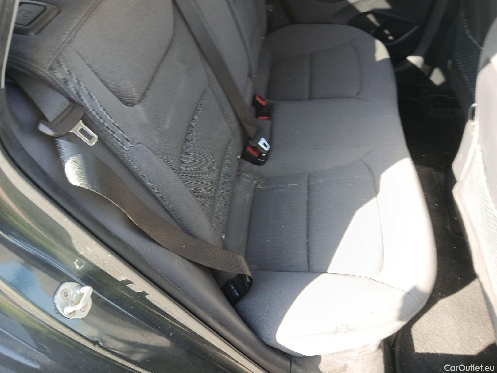 Hyundai   Ioniq HYUNDAI / 2019 / 5P / berlina con portón 1.6 GDI HEV Tecno DCT #2