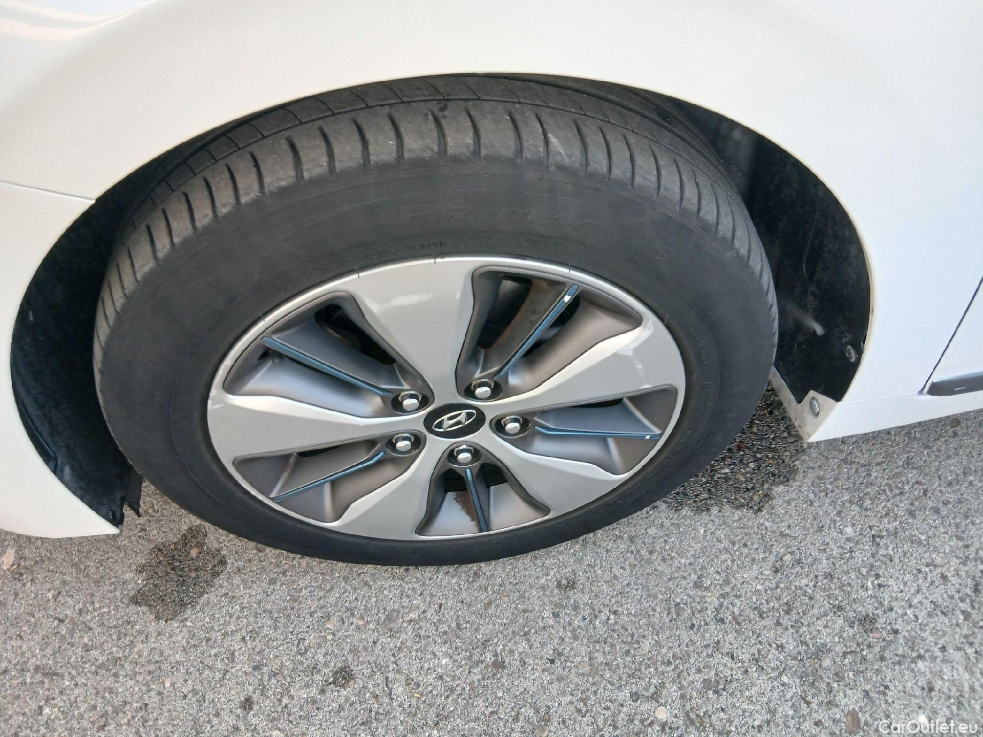  Hyundai   Ioniq HYUNDAI / 2016 / 5P / berlina con portón 1.6 GDI PHEV Tecno DCT #7