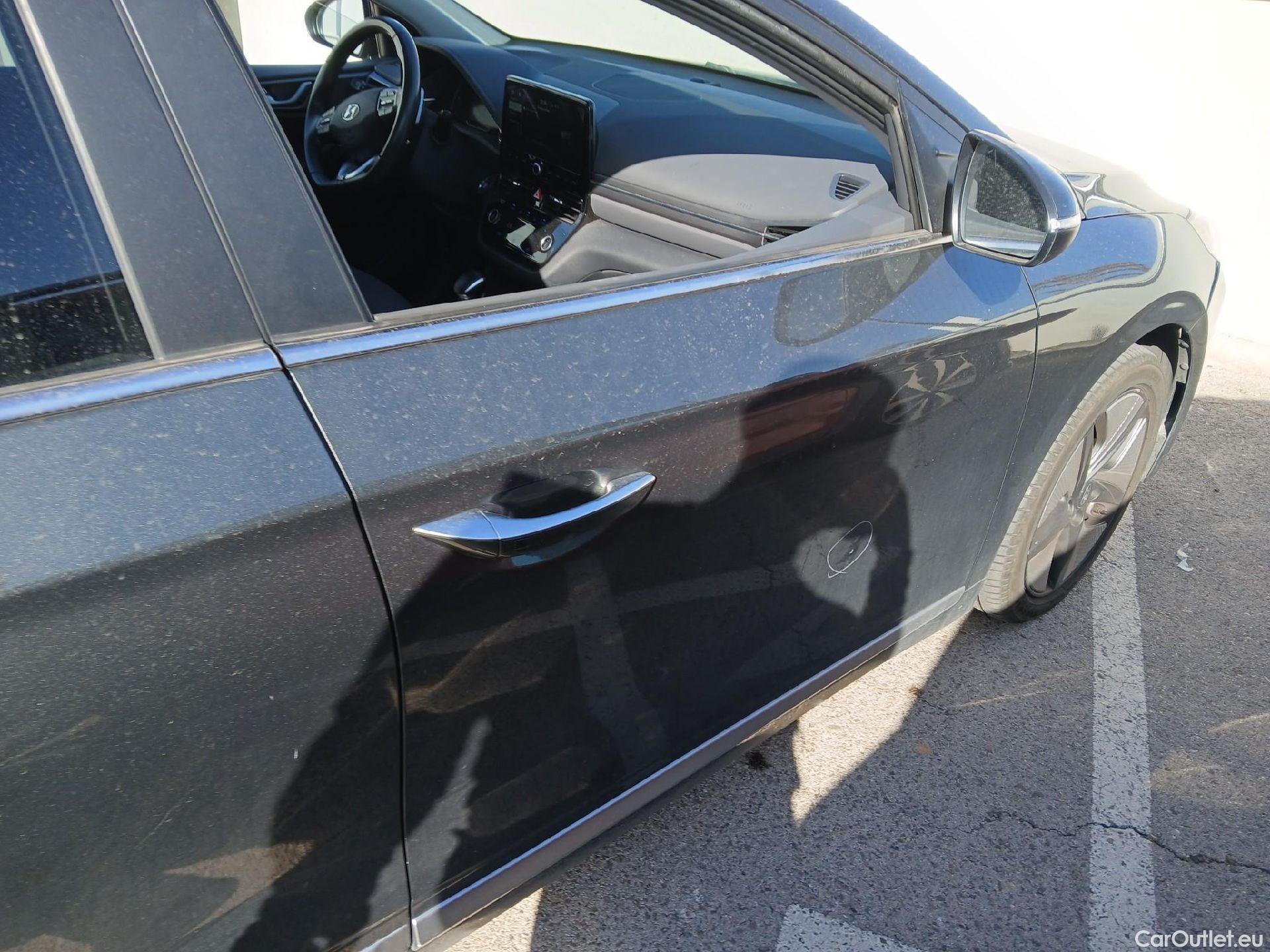 Hyundai   Ioniq HYUNDAI / 2019 / 5P / berlina con portón 1.6 GDI HEV Tecno DCT #27