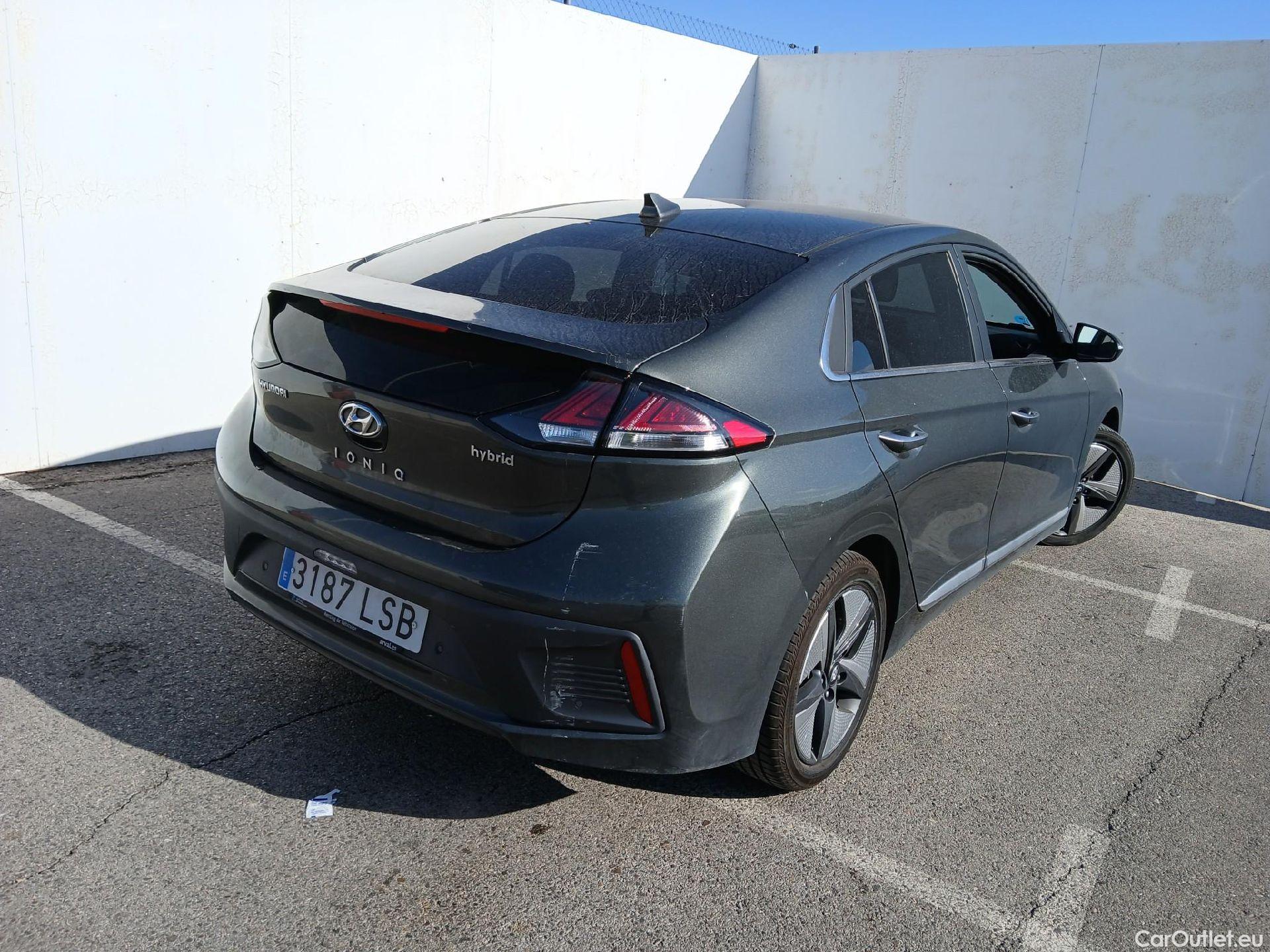 Hyundai   Ioniq HYUNDAI / 2019 / 5P / berlina con portón 1.6 GDI HEV Tecno DCT #2