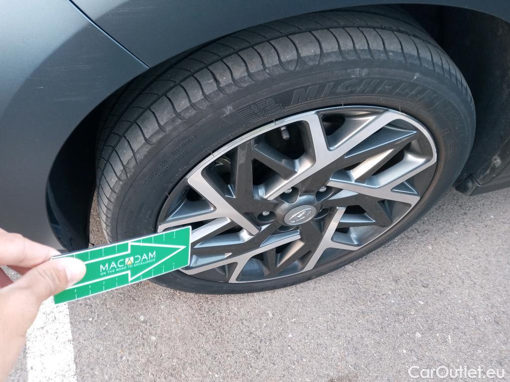 Hyundai  Konna HYUNDAI Kona / 2020 / 5P / todoterreno 1.6 GDI HEV Style Sky DCT #4