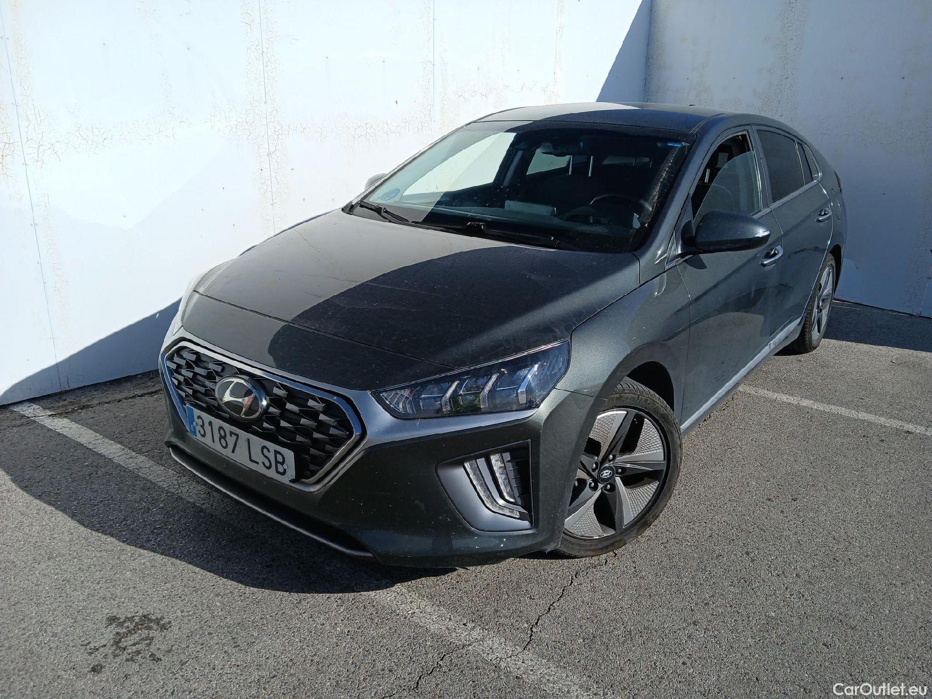 Hyundai   Ioniq HYUNDAI / 2019 / 5P / berlina con portón 1.6 GDI HEV Tecno DCT #1