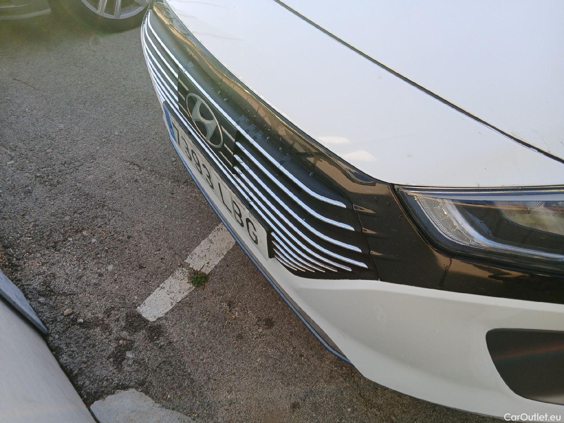  Hyundai   Ioniq HYUNDAI / 2016 / 5P / berlina con portón 1.6 GDI PHEV Tecno DCT #22