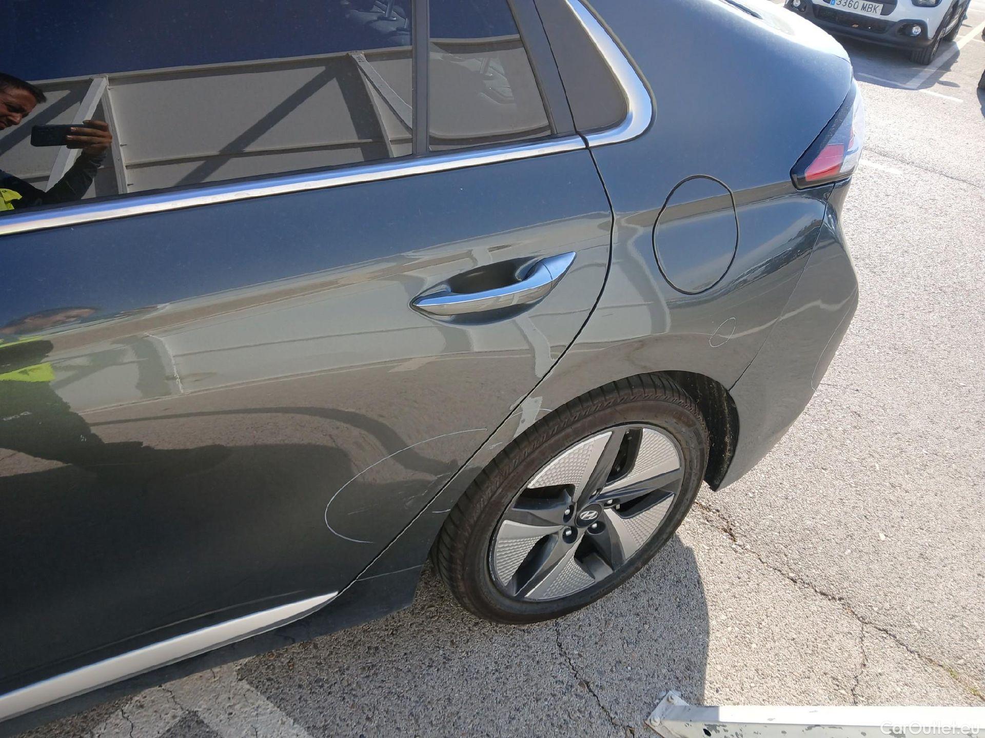 Hyundai   Ioniq HYUNDAI / 2019 / 5P / berlina con portón 1.6 GDI HEV Tecno DCT #18