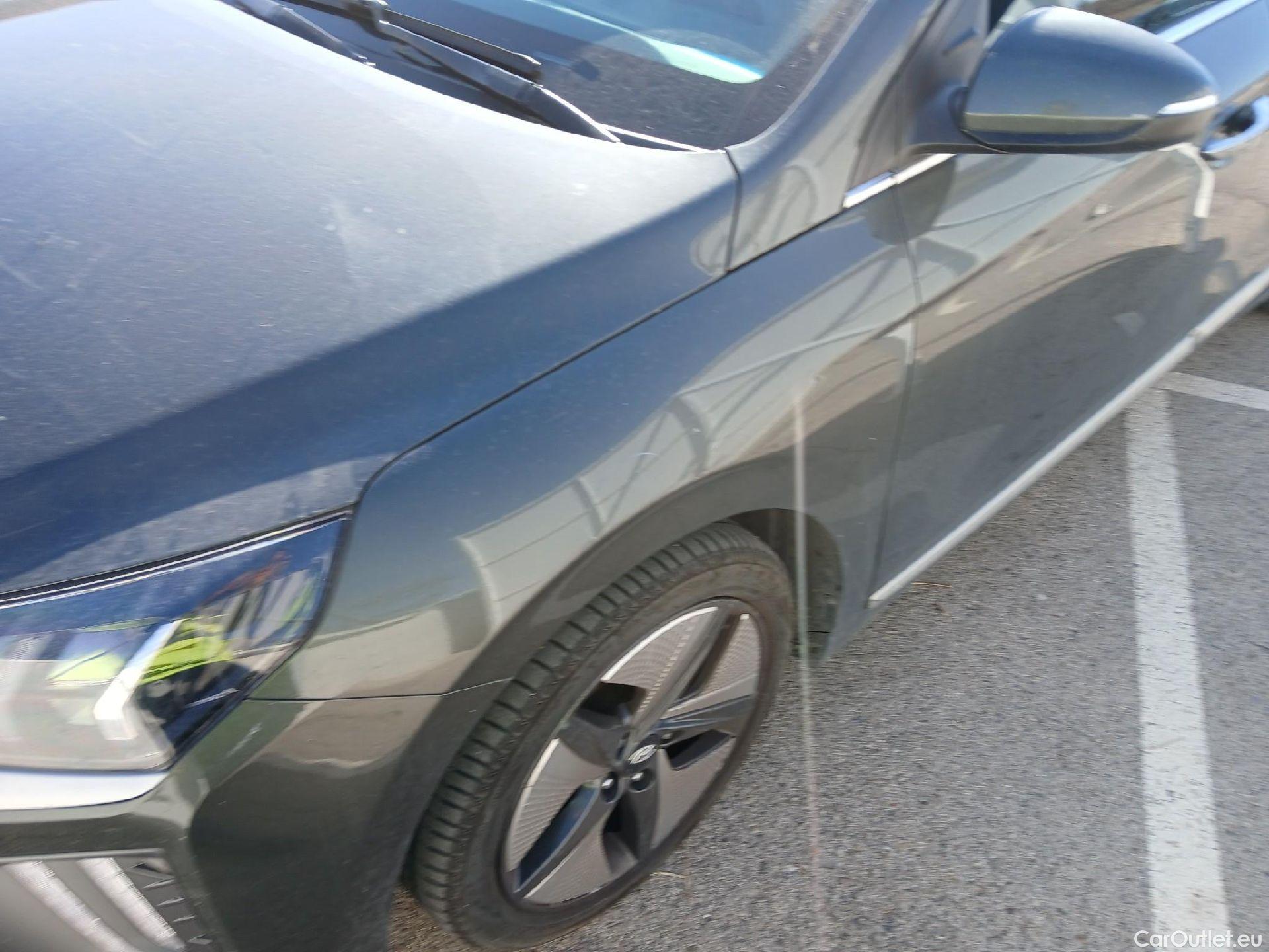 Hyundai   Ioniq HYUNDAI / 2019 / 5P / berlina con portón 1.6 GDI HEV Tecno DCT #15