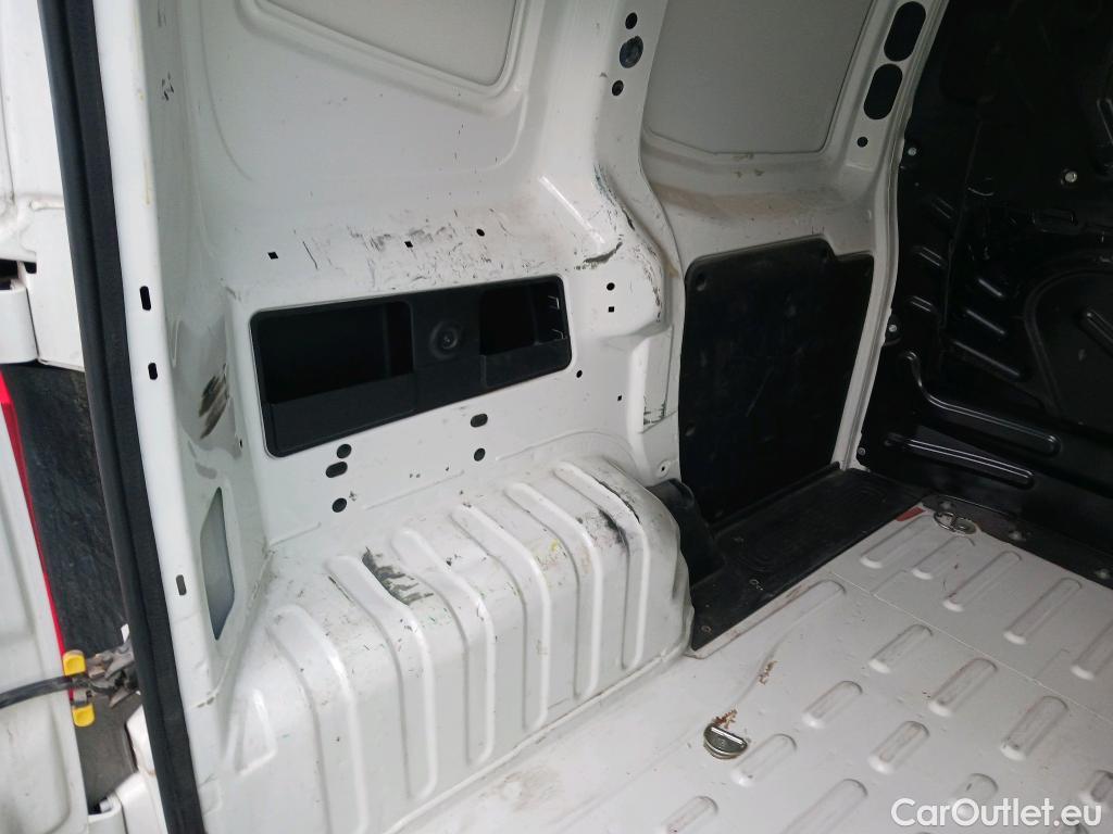Fiat  Fiorino FIAT  / 2016 / 4P / furgón derivado de turismo Cargo Base N1 1.3 MJet 59 kW (80 CV) #24
