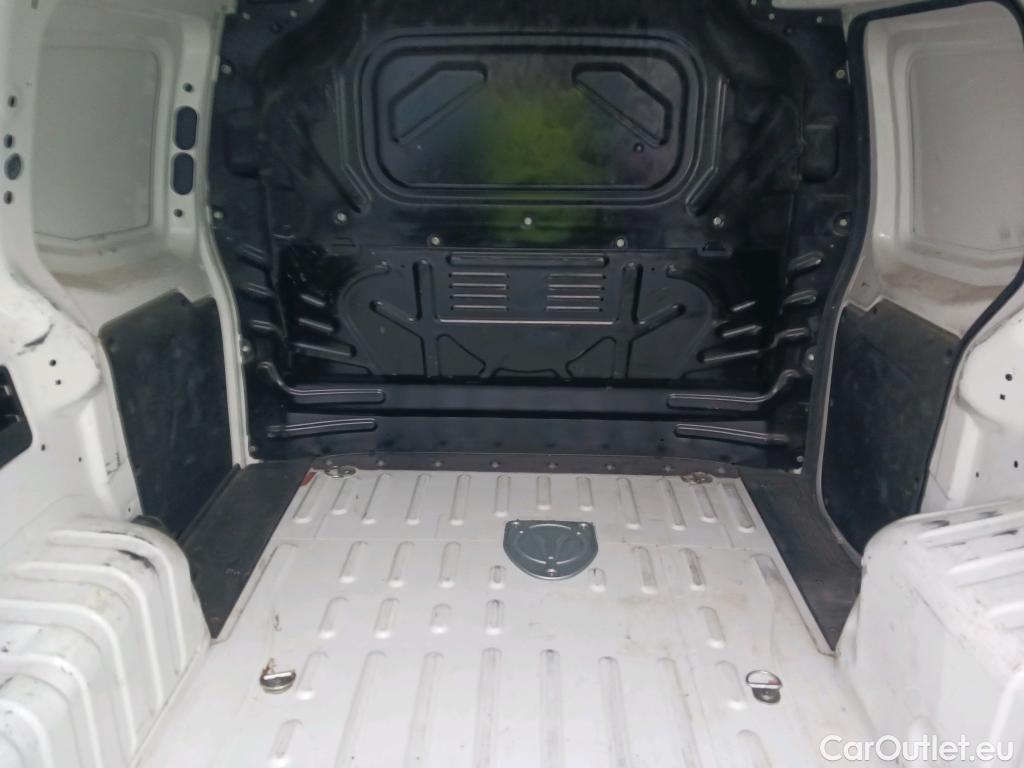 Fiat  Fiorino FIAT  / 2016 / 4P / furgón derivado de turismo Cargo Base N1 1.3 MJet 59 kW (80 CV) #22