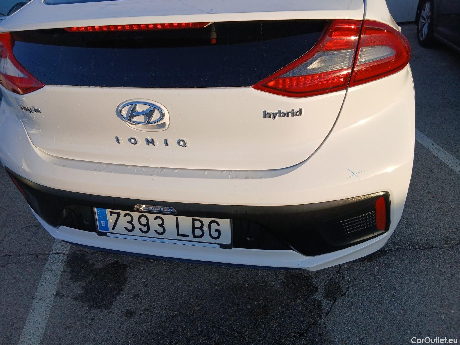  Hyundai   Ioniq HYUNDAI / 2016 / 5P / berlina con portón 1.6 GDI PHEV Tecno DCT #17