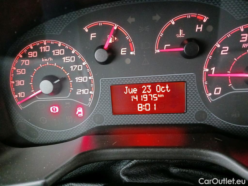 Fiat  Fiorino FIAT  / 2016 / 4P / furgón derivado de turismo Cargo Base N1 1.3 MJet 59 kW (80 CV) #5