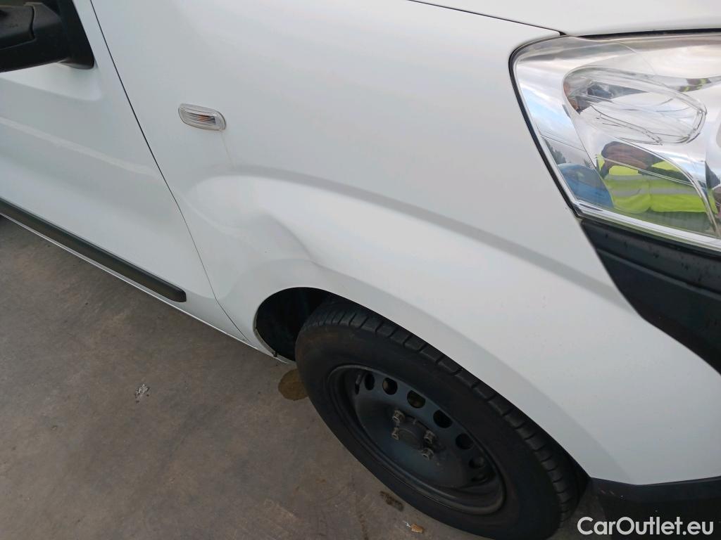 Fiat  Fiorino FIAT  / 2016 / 4P / furgón derivado de turismo Cargo Base N1 1.3 MJet 59 kW (80 CV) #5