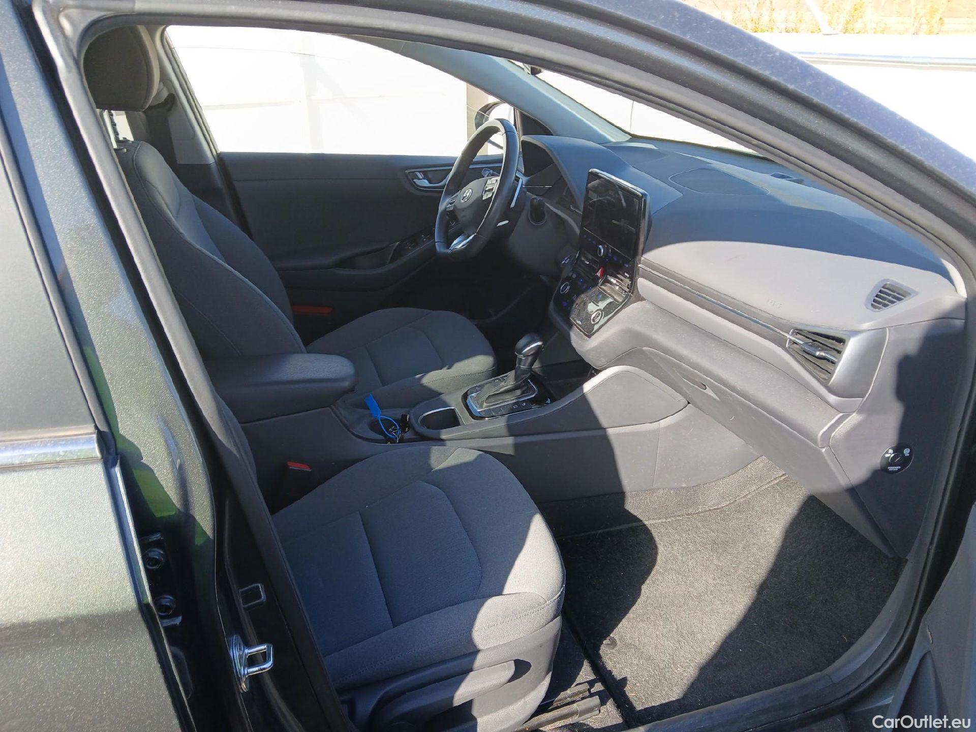 Hyundai   Ioniq HYUNDAI / 2019 / 5P / berlina con portón 1.6 GDI HEV Tecno DCT #6