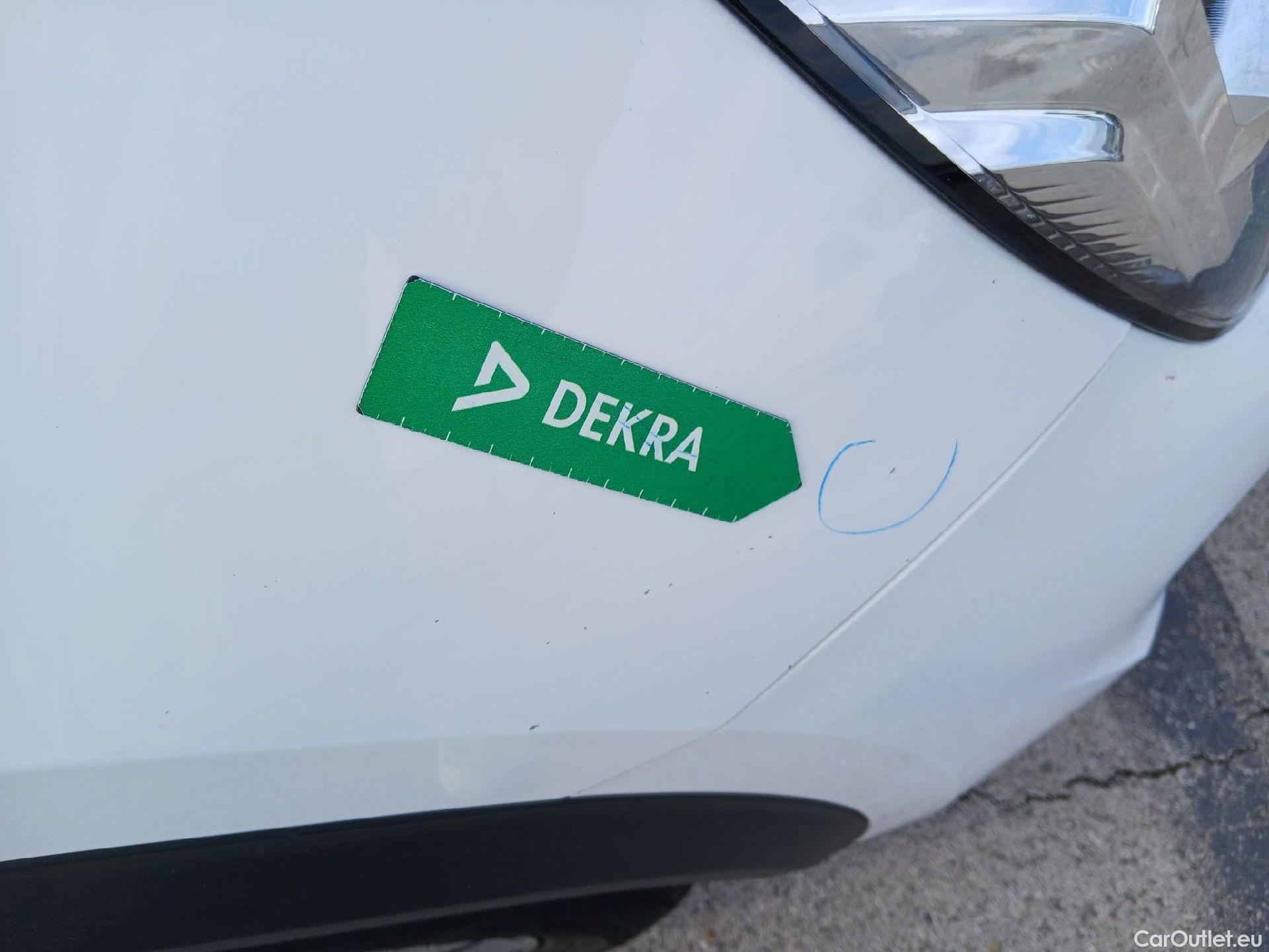  Peugeot  2008 PEUGEOT  / 2019 / 5P / todoterreno Active Puretech 100 S&S BVM6 #40