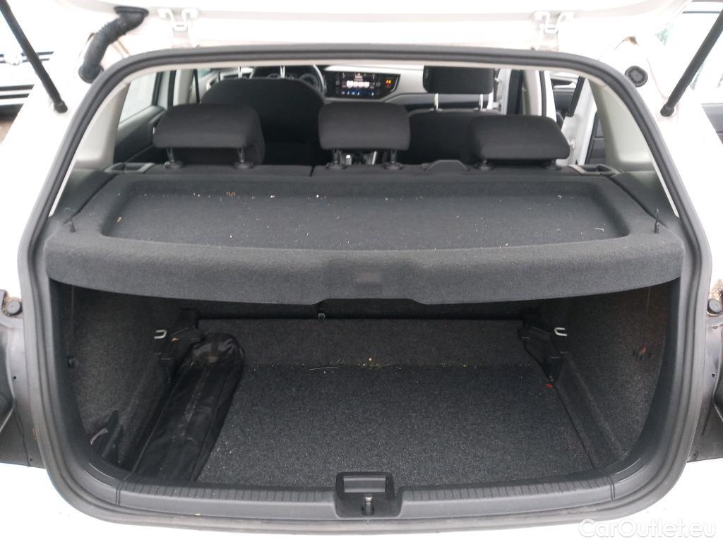 Volkswagen  Polo VOLKSWAGEN  / 2017 / 5P / berlina con portón Advance 1.0 TSI 70kW (95CV) #8