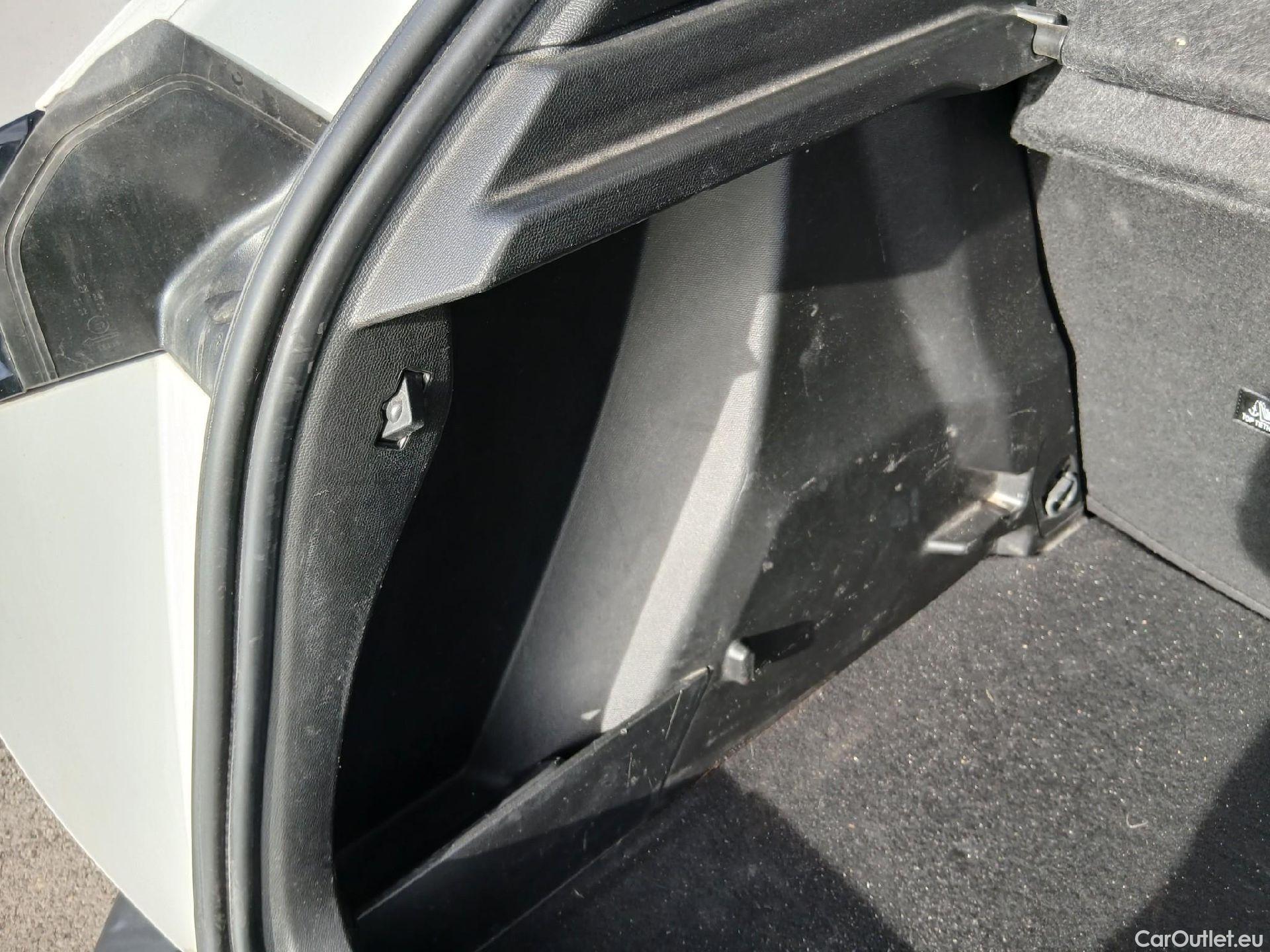  Peugeot  2008 PEUGEOT  / 2019 / 5P / todoterreno Active Puretech 100 S&S BVM6 #26