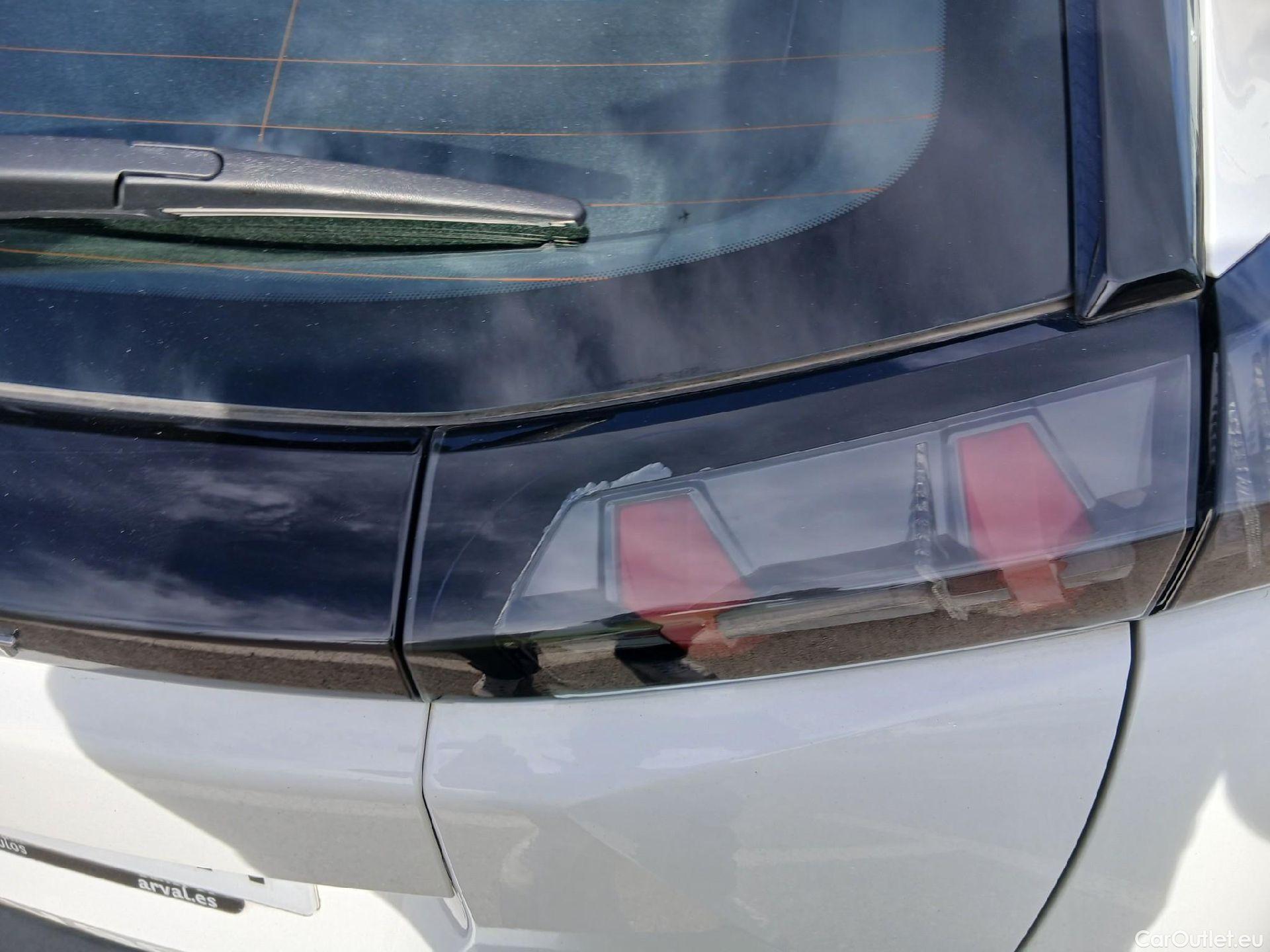  Peugeot  2008 PEUGEOT  / 2019 / 5P / todoterreno Active Puretech 100 S&S BVM6 #20