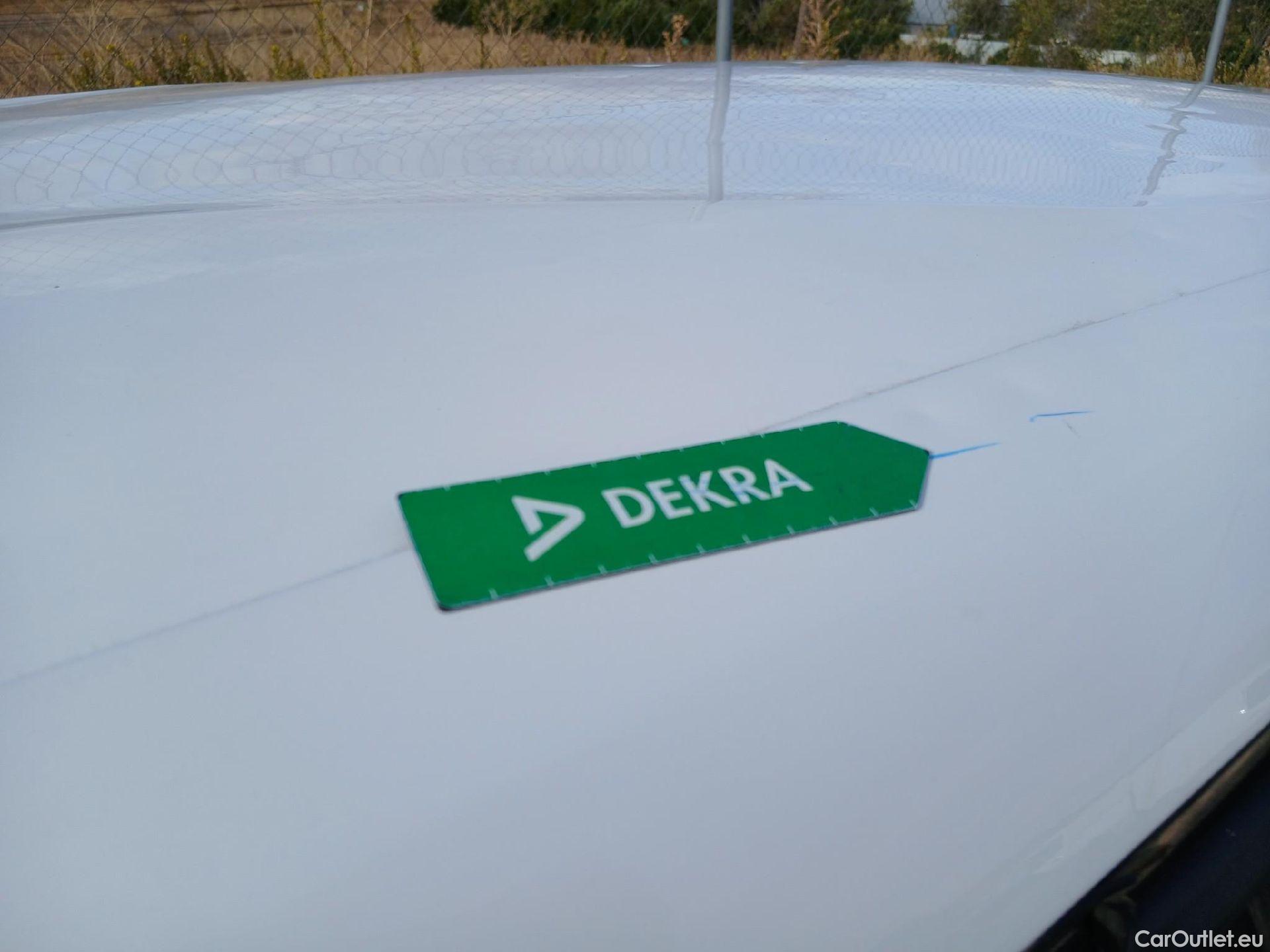  Peugeot  2008 PEUGEOT  / 2019 / 5P / todoterreno Active Puretech 100 S&S BVM6 #34