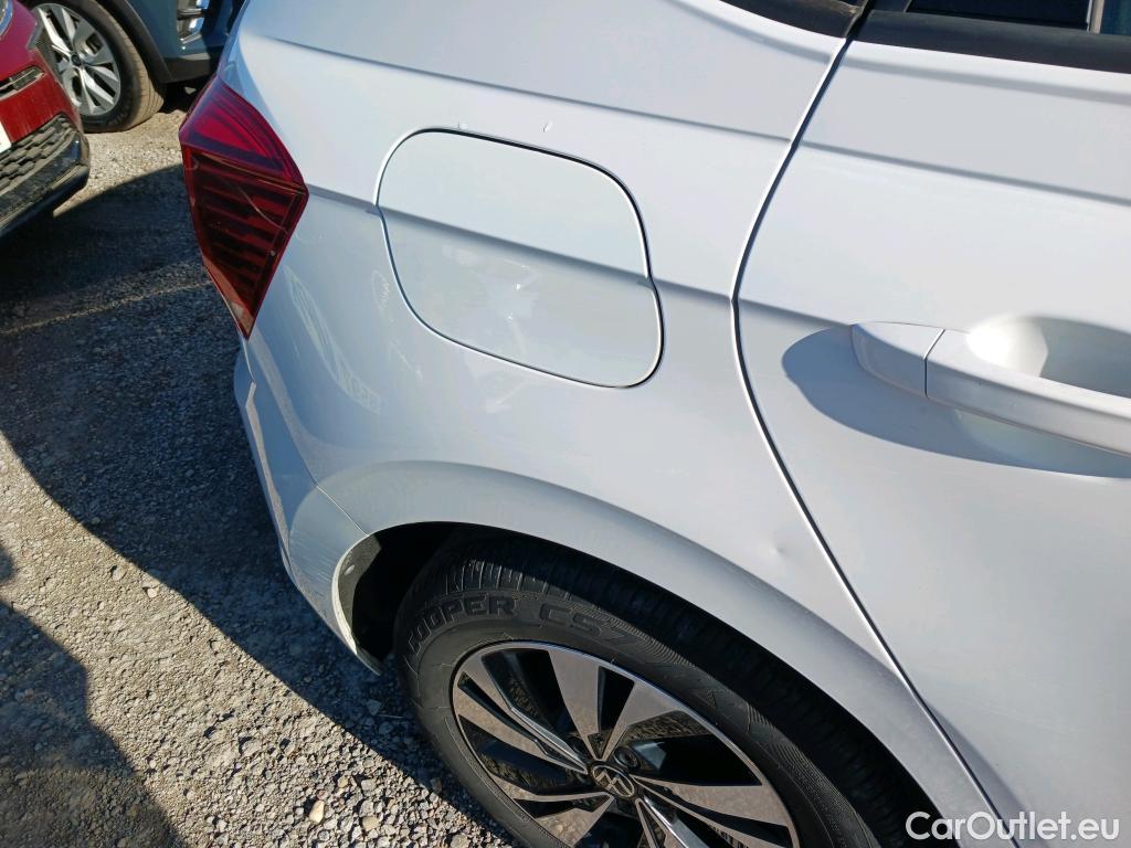 Volkswagen  Polo VOLKSWAGEN  / 2017 / 5P / berlina con portón Advance 1.0 TSI 70kW (95CV) #38