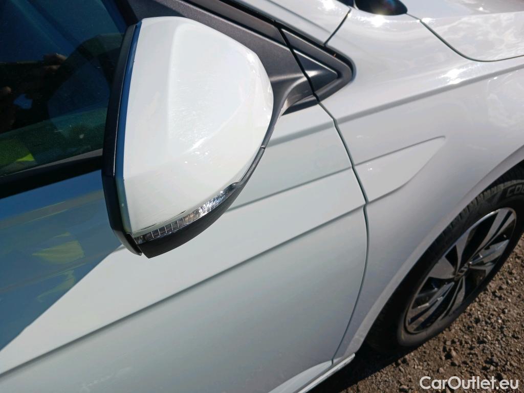 Volkswagen  Polo VOLKSWAGEN  / 2017 / 5P / berlina con portón Advance 1.0 TSI 70kW (95CV) #30