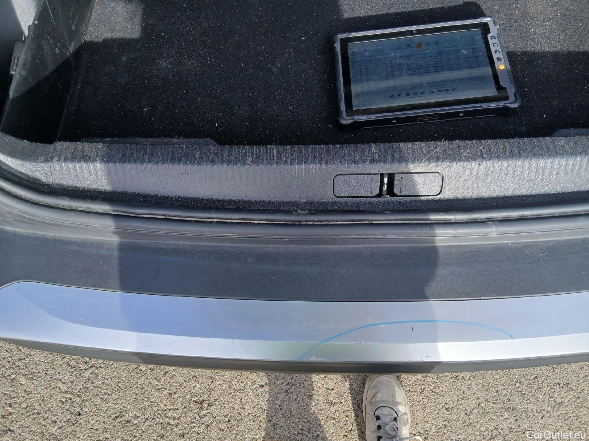  Peugeot  2008 PEUGEOT  / 2019 / 5P / todoterreno Active Puretech 100 S&S BVM6 #28