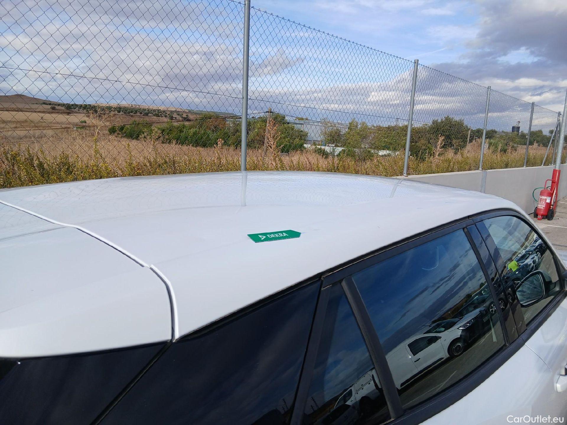  Peugeot  2008 PEUGEOT  / 2019 / 5P / todoterreno Active Puretech 100 S&S BVM6 #33
