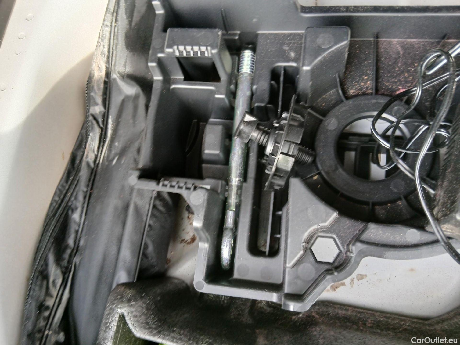  Peugeot  2008 PEUGEOT  / 2019 / 5P / todoterreno Active Puretech 100 S&S BVM6 #1
