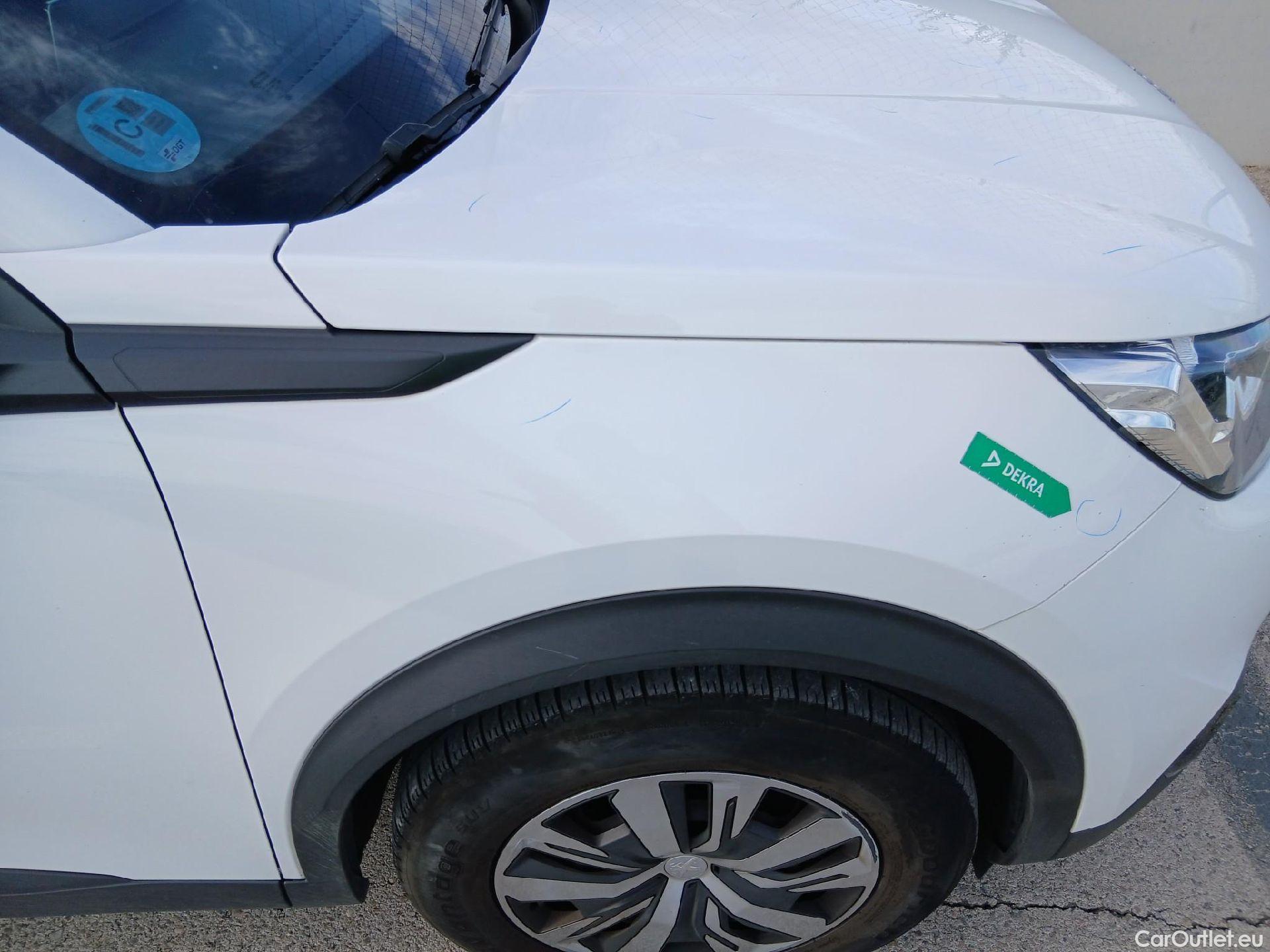  Peugeot  2008 PEUGEOT  / 2019 / 5P / todoterreno Active Puretech 100 S&S BVM6 #39